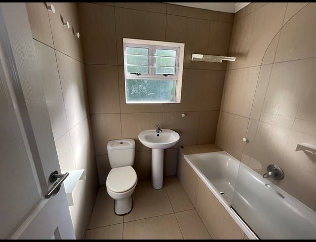 2 BEDROOM APARTMENT RENTED IN PADFIELD PARK